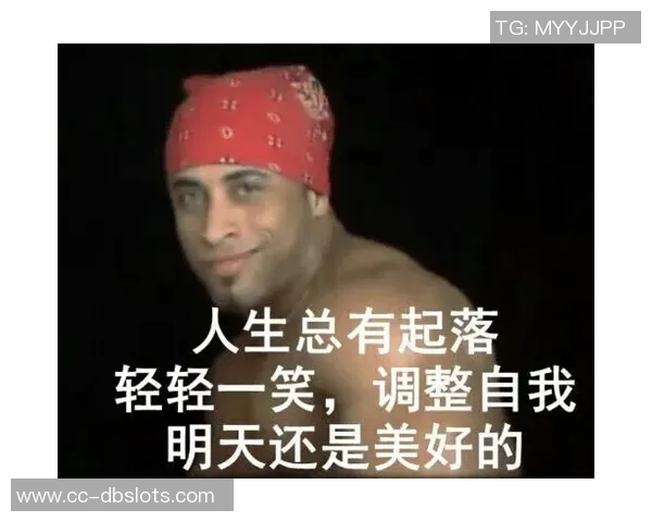 加纳乔单刀失机引发怒火捶草皮表情失落惹人关注